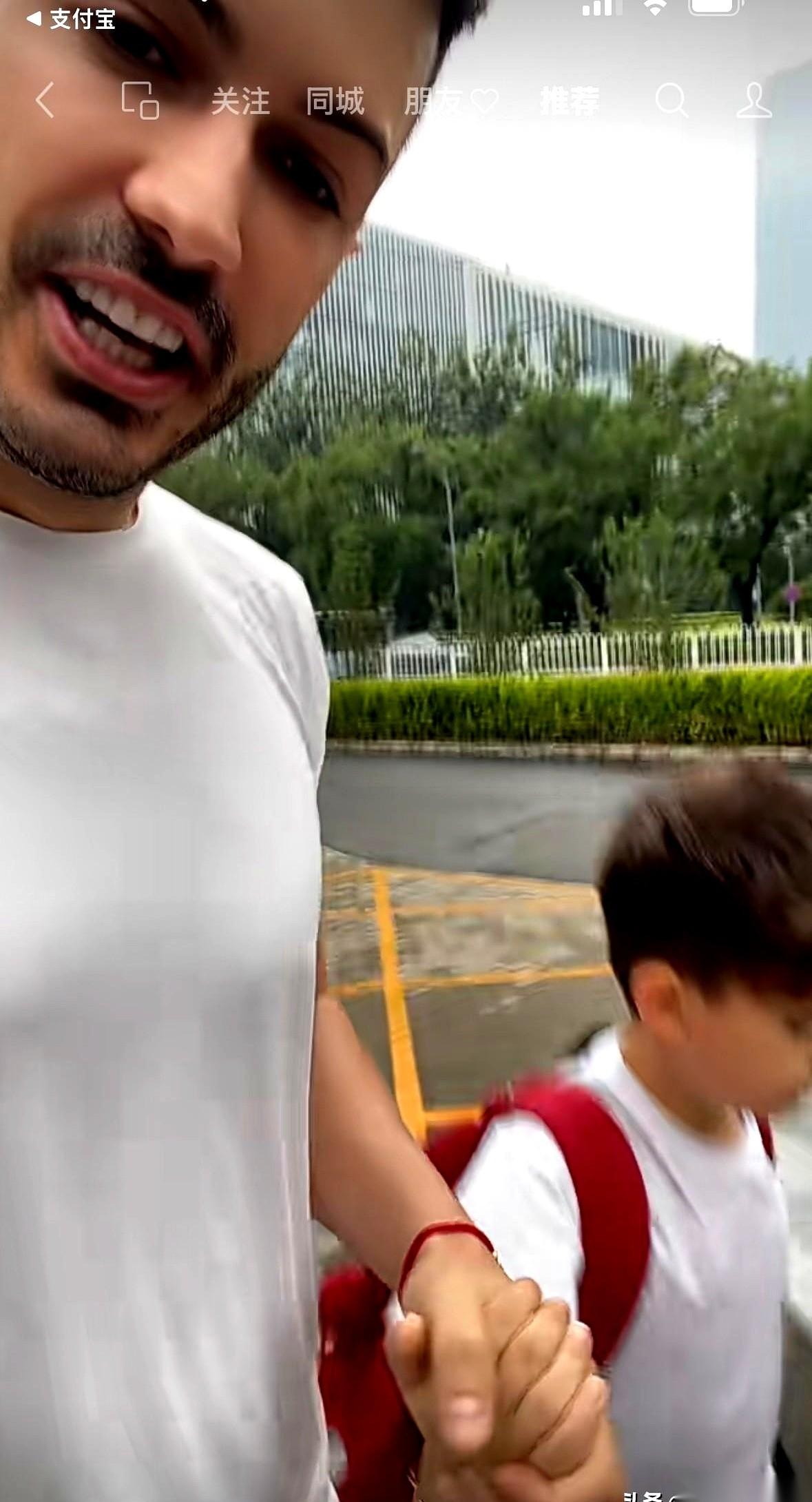 全科满分！
当这张成绩单甩出来的时候，真不知道某位忙着换小鲜肉的富婆妈妈，脸会不