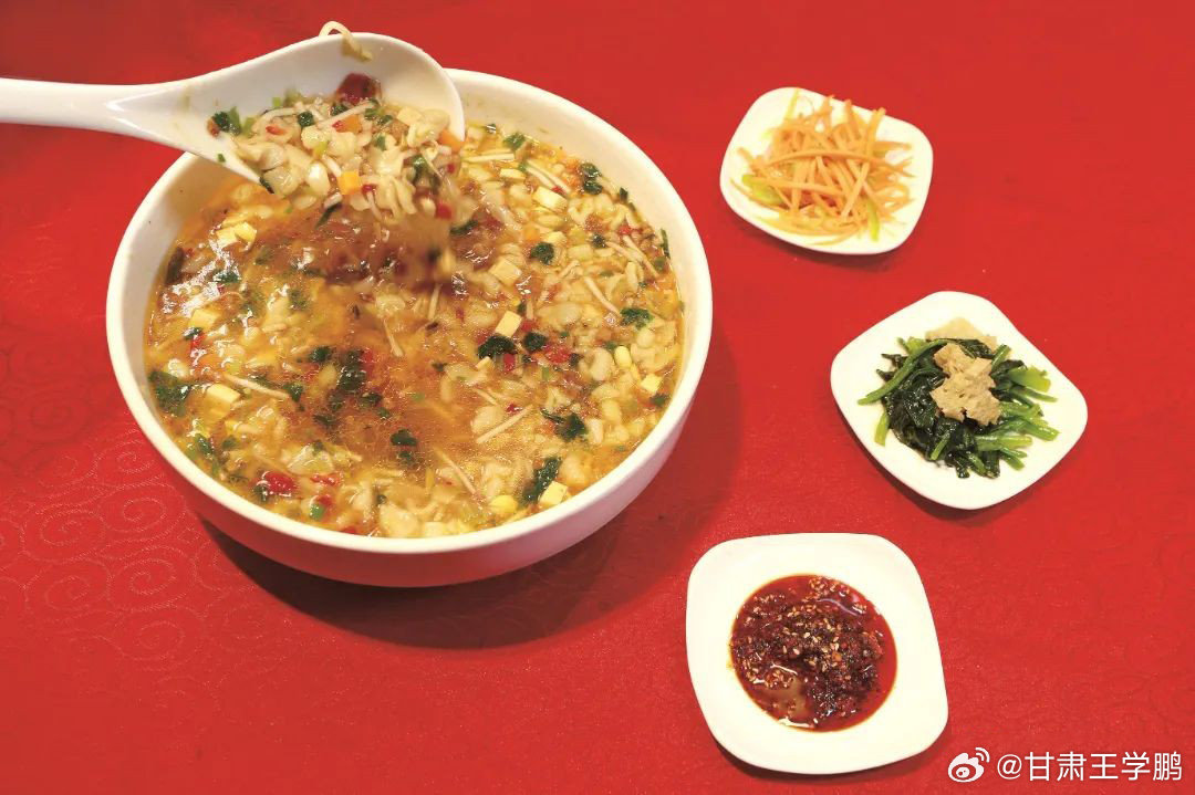 一碗栀子面读懂大靖乡愁在河西走廊东段的大靖古镇，有一种面食，牢牢锁住一代又一代人