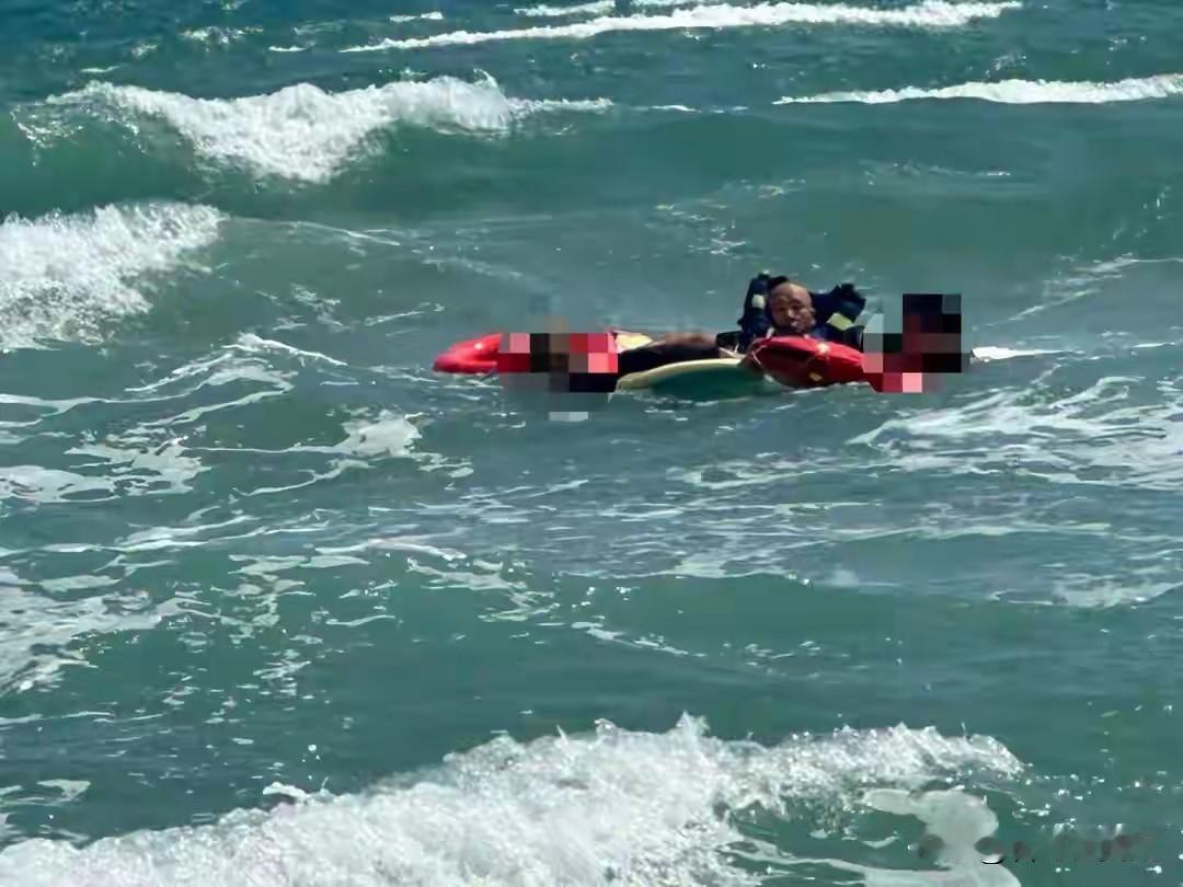 情人节惊魂！父子被卷走命悬一线，遥控“救生圈”下海了 

2月14号，大年二十七