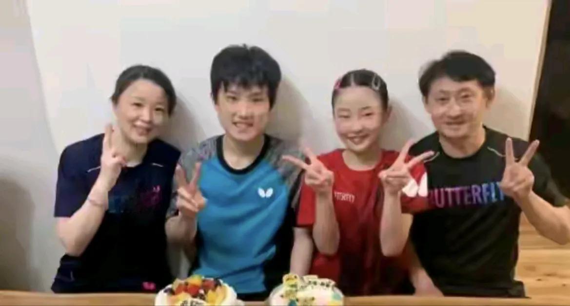 张本一家都是乒乓高手，一家四口有一个共同的爱好，张本兄妹更厉害点，一家人过得超幸