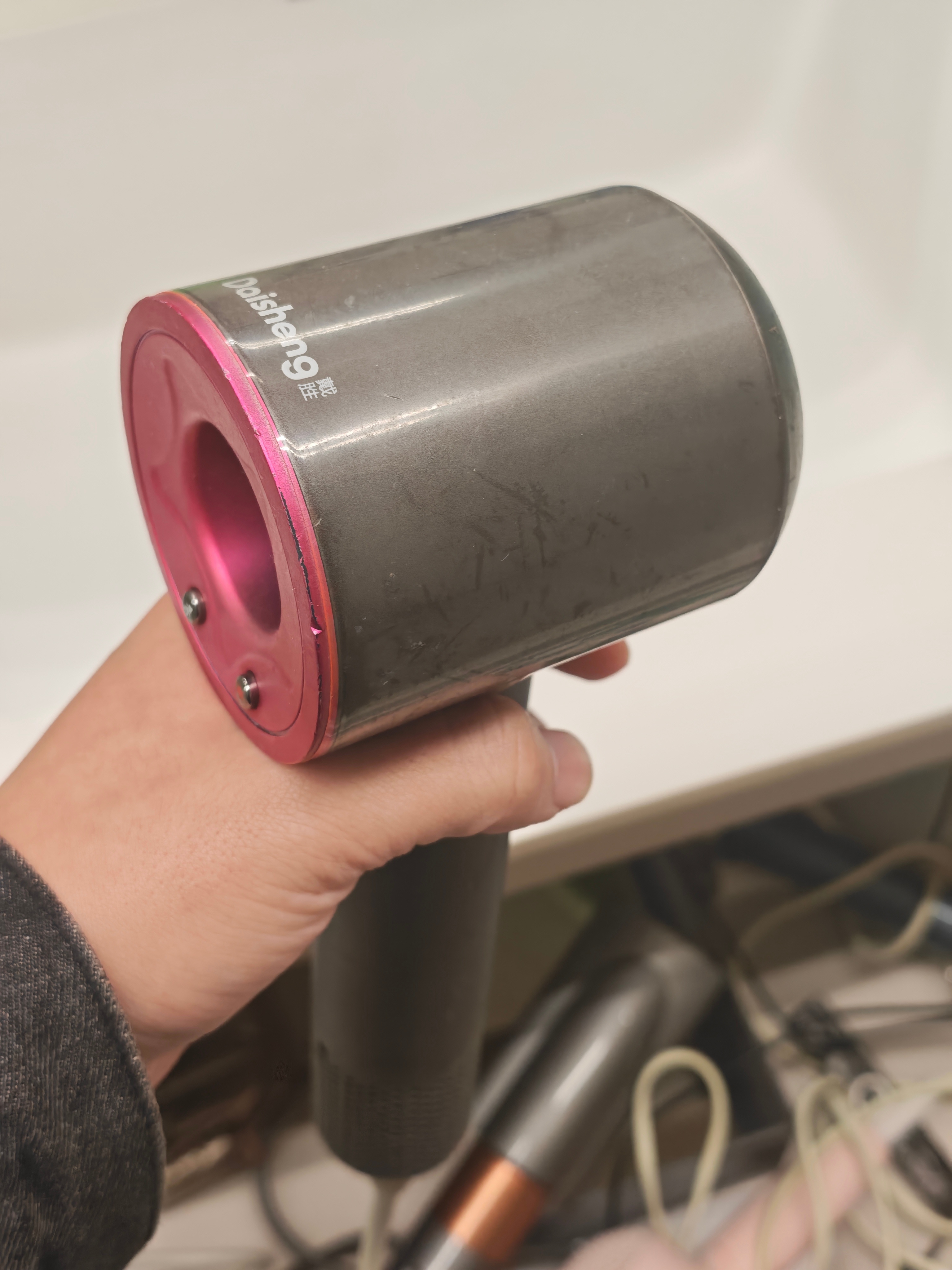 当年两千五的外国产品现在国产一堆只要五百。但是体感上还是觉得戴森更好用。 