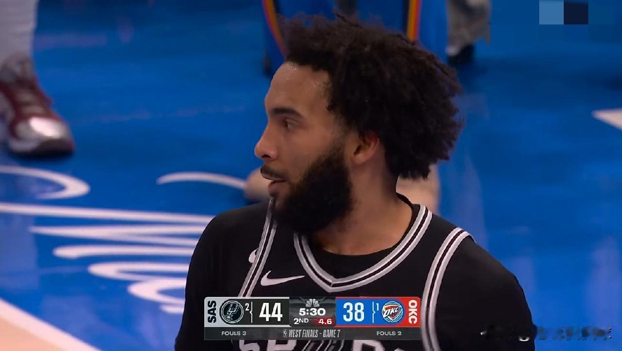 马刺神射手尚帕尼绝对是当今NBA最强射手之一！在今天马刺客场以111：103战胜
