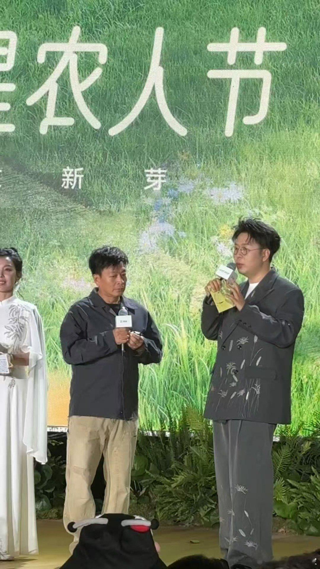 杜海涛帮00后村支书解决村民就业问题杜海涛招聘届的海底捞愿更多人像杜海涛一样，心