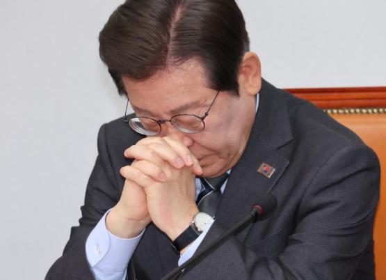 韩国总统李在明最近干了两件大事：一是宣布将三八线前沿驻军从2.2万人裁到6000