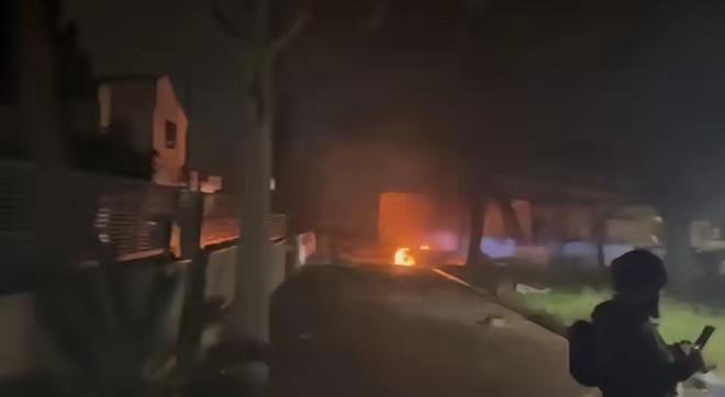 面对伊朗这种不要命的打法，美军彻底急眼，直接把核威慑摆上台面当王炸。
原本指望靠