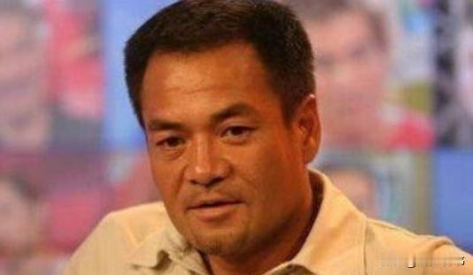 1994 年，王志文抢走了尤勇智的女友许晴，尤勇智到葛优家痛哭，葛优安慰他说：“