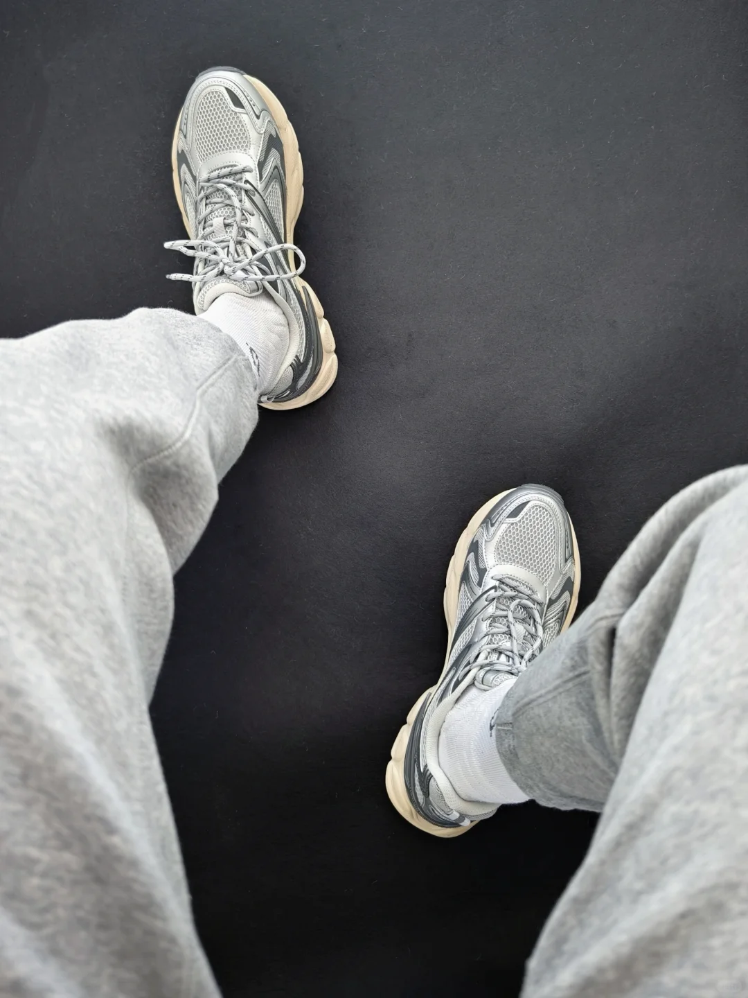 灰白穿搭也挺好看