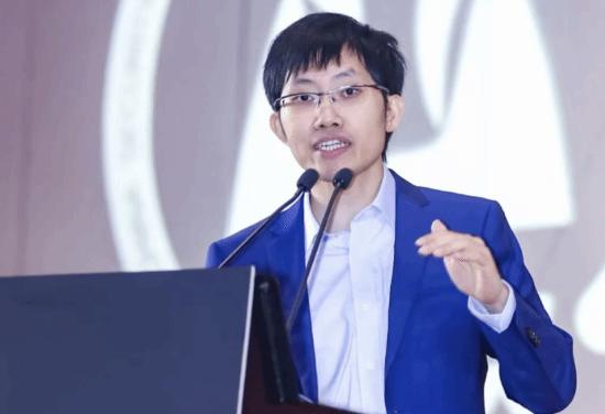 据报道，在DeepSeek完成最新一轮融资后，创始人梁文锋的净值翻了一倍多，成为