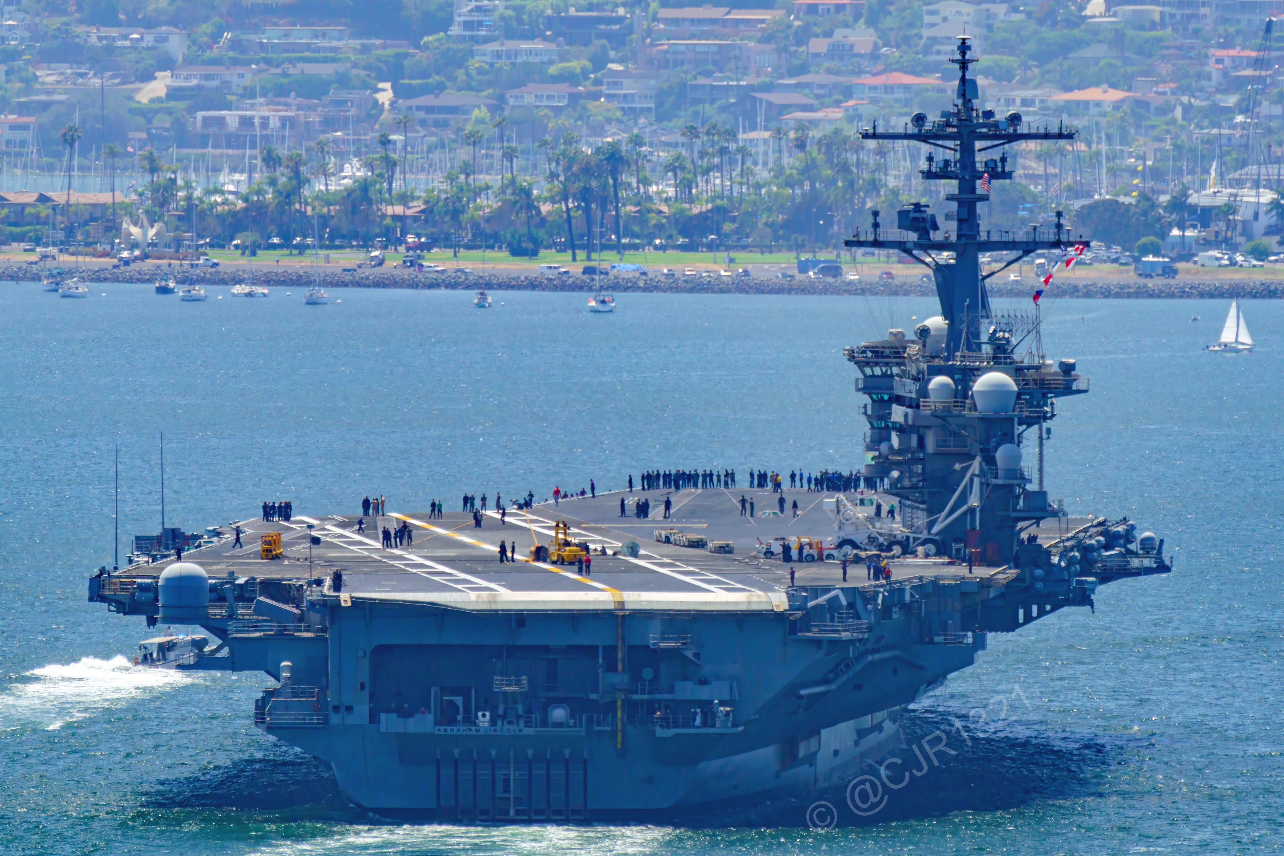 林肯号USS Abraham Lincoln (CVN 72)驶离圣迭戈每天认识
