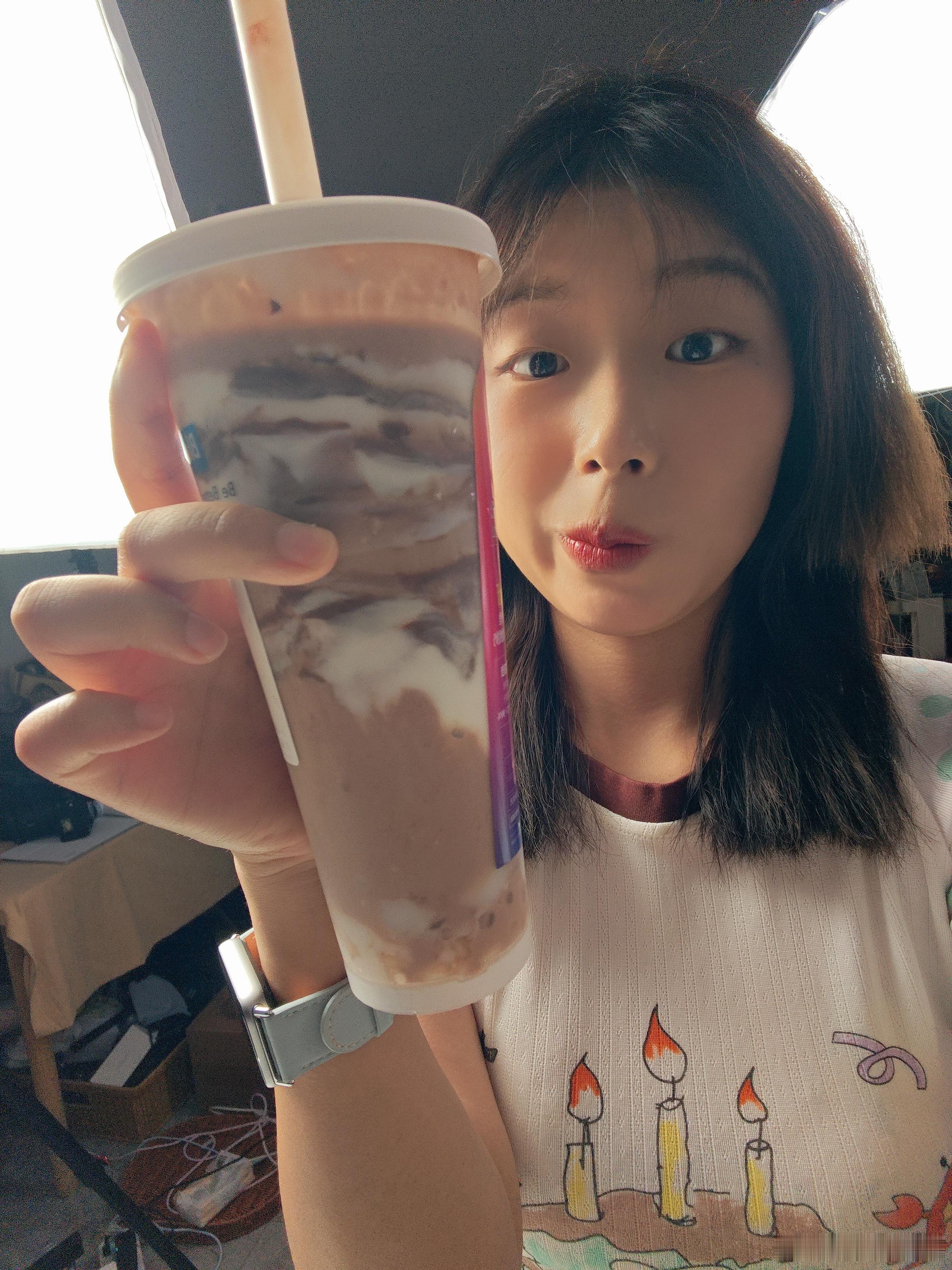 今上午在拍饮品测评，震惊我八百年…50块一杯的酸奶饮品😲😲 