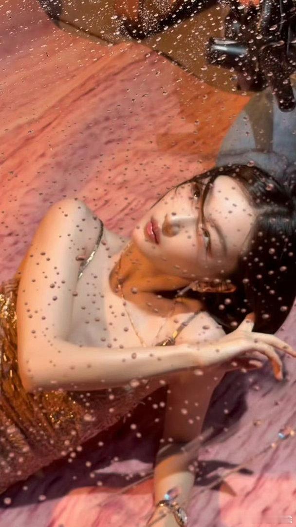 周冬雨粉裙短发 北影节全球推广人身份的含金量真的不是随便说说，完全是实打实的业内