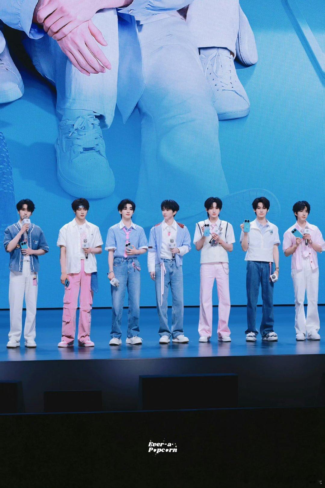 时代少年团画的音乐符号时代少年团专属限定周边 我就是，有谁不想要时代少年团的专属
