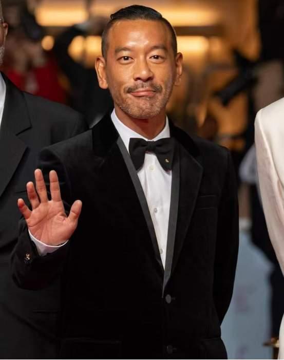 麦俊龙竟然这样干？
任贤齐愤怒罢演
知名男星被爆让替身上吊1分钟，紧急就医

