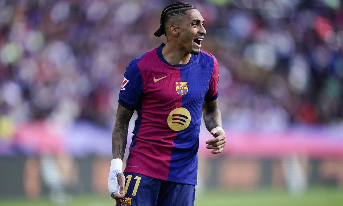 巴萨后防线像没上锁的门市部，谁都能进。
控球是好看，但没人盯人，传球一停，对手就