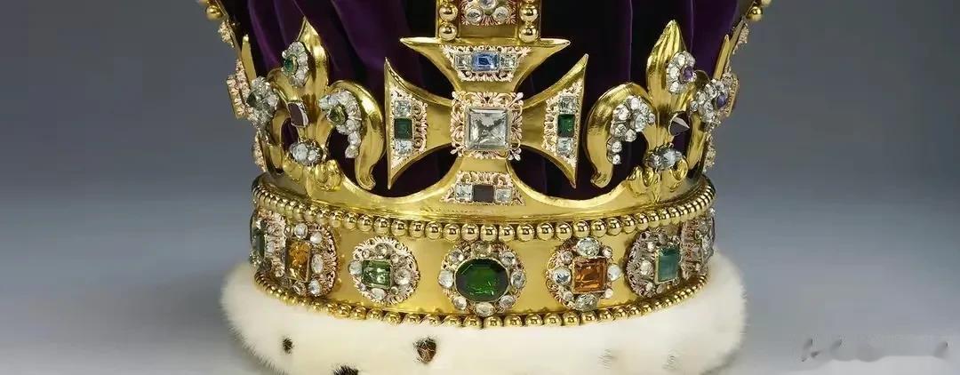 荣光的背后充满了血腥和丑恶。

当地时间5月6日，英国国王查尔斯三世的加冕典礼将