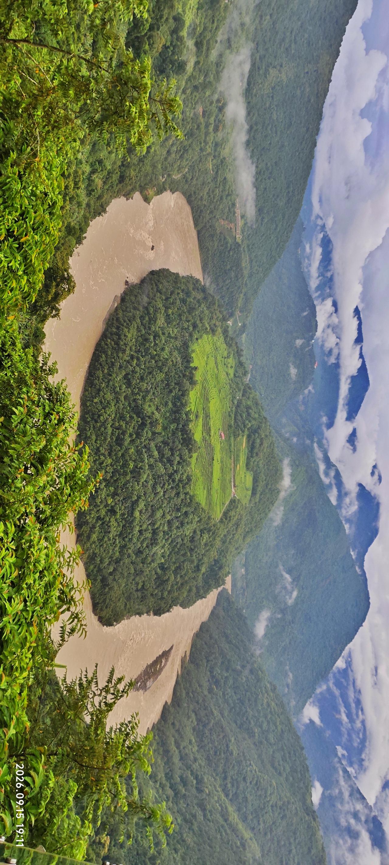 【[烟花]飞虎行旅照片】
地点：墨脱·果果塘大拐弯
时间：2026年9月15 日