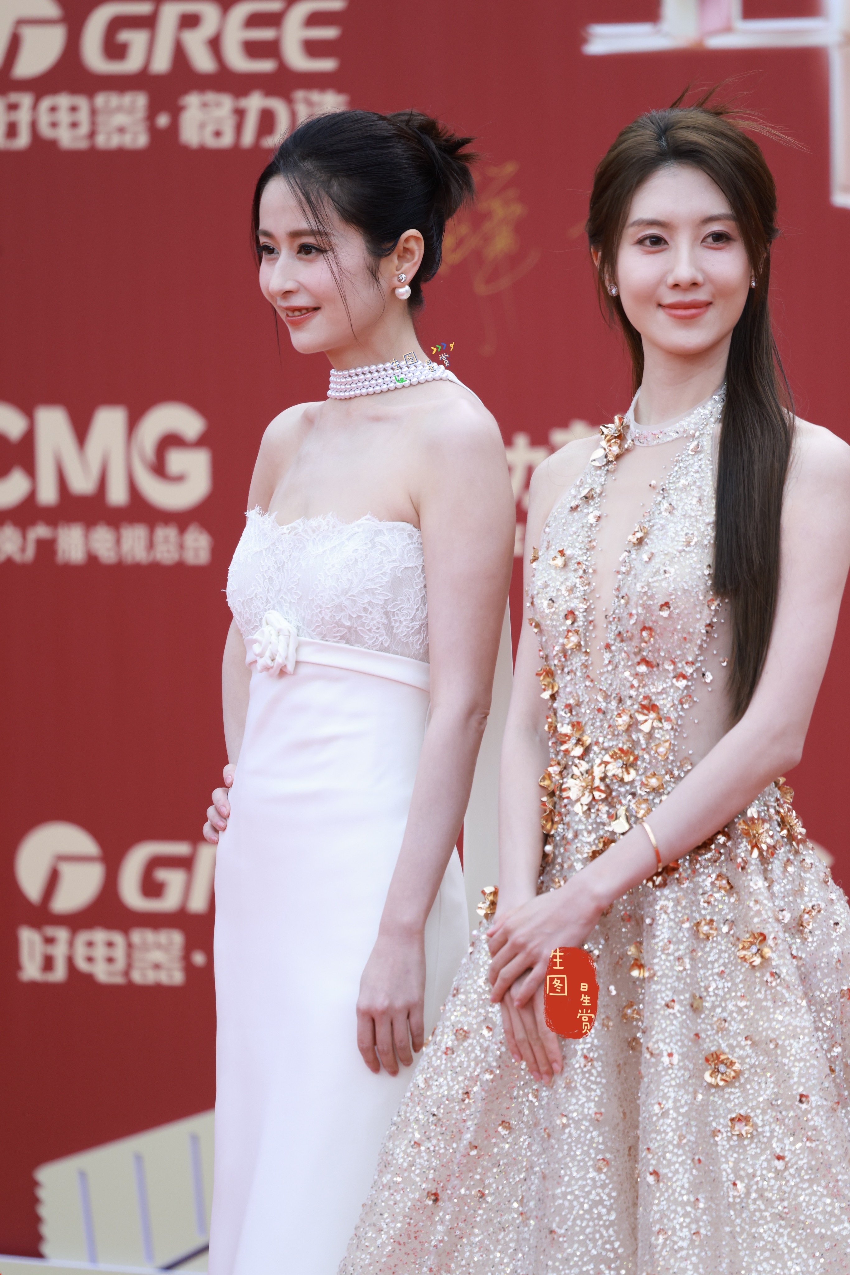 颖儿曹斐然同框亮相电视剧盛典三姐五妹cmg第四届中国电视剧年度盛典六姊妹