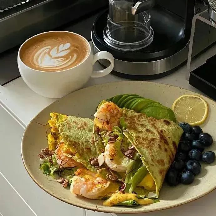  晚上泡了杯热茶，安安静静待一会儿。 