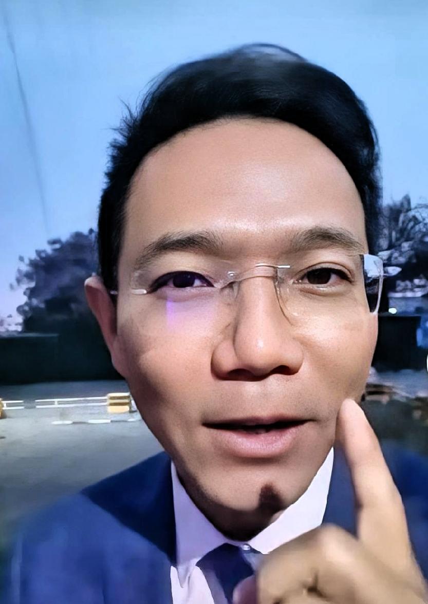 真正有风骨的从业者，从不会回避疑点、糊弄大众。李律凭借专业与底线，狠狠撕开了多方