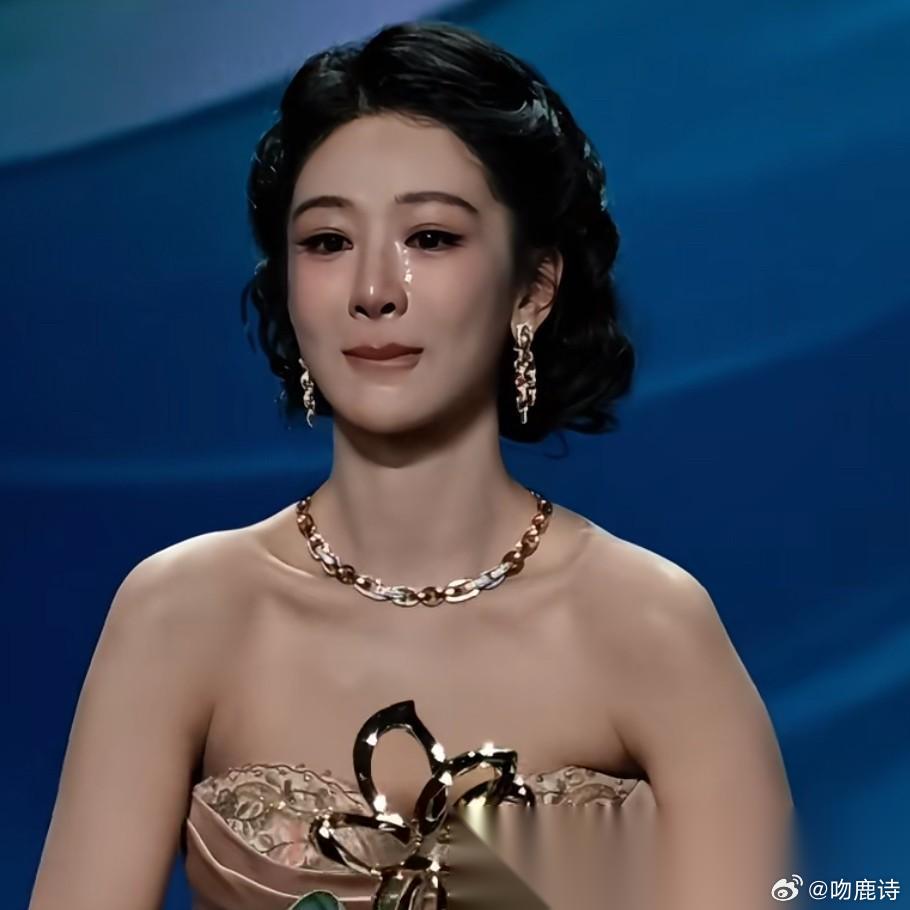 假如我要是杨紫 那我现在一定很无语 谁能想到 获奖之后，大家的关注点都不在奖项上