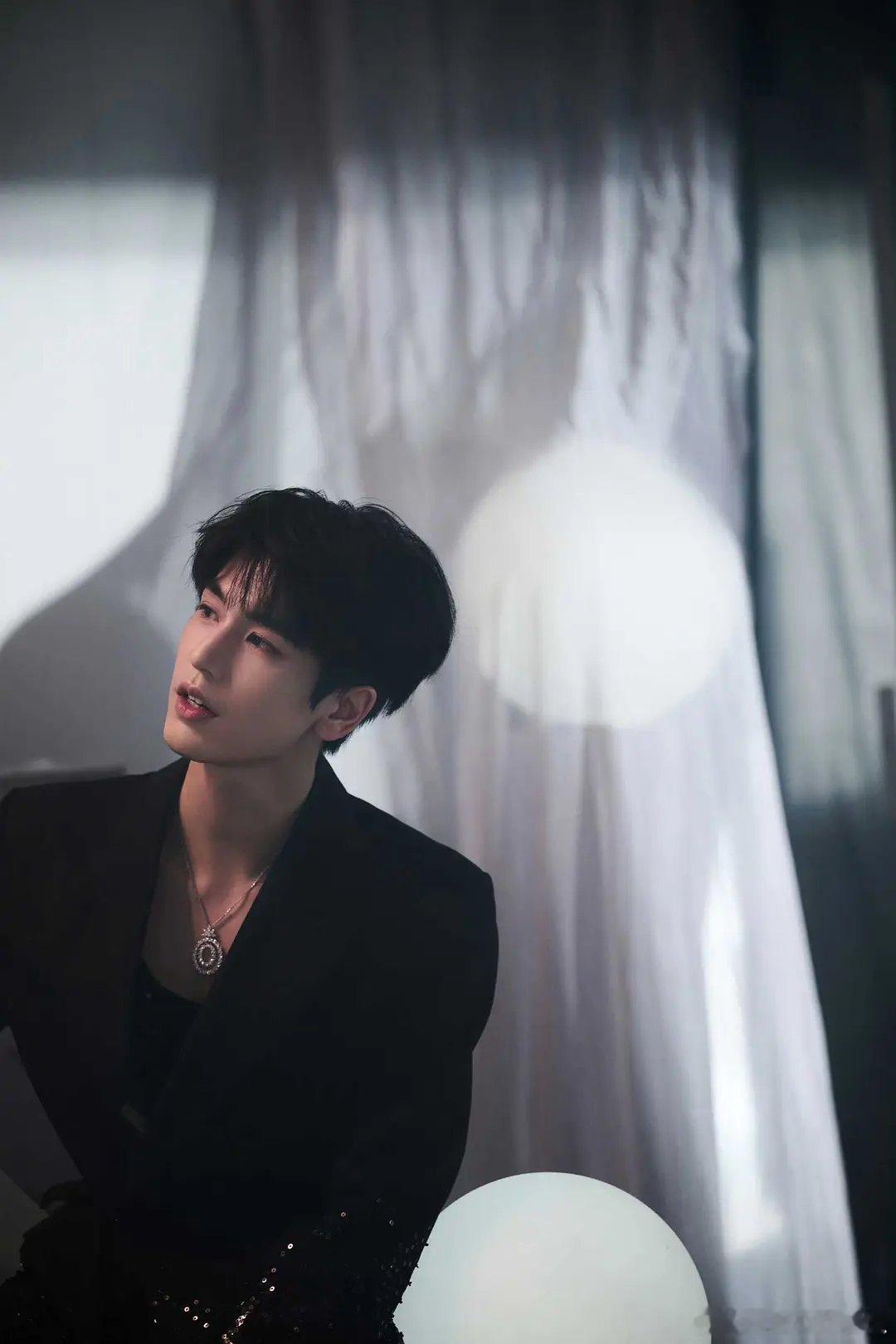 娱乐圈本来就是脸在江山在，张凌赫大家感觉会成为顶流吗？ ​​​