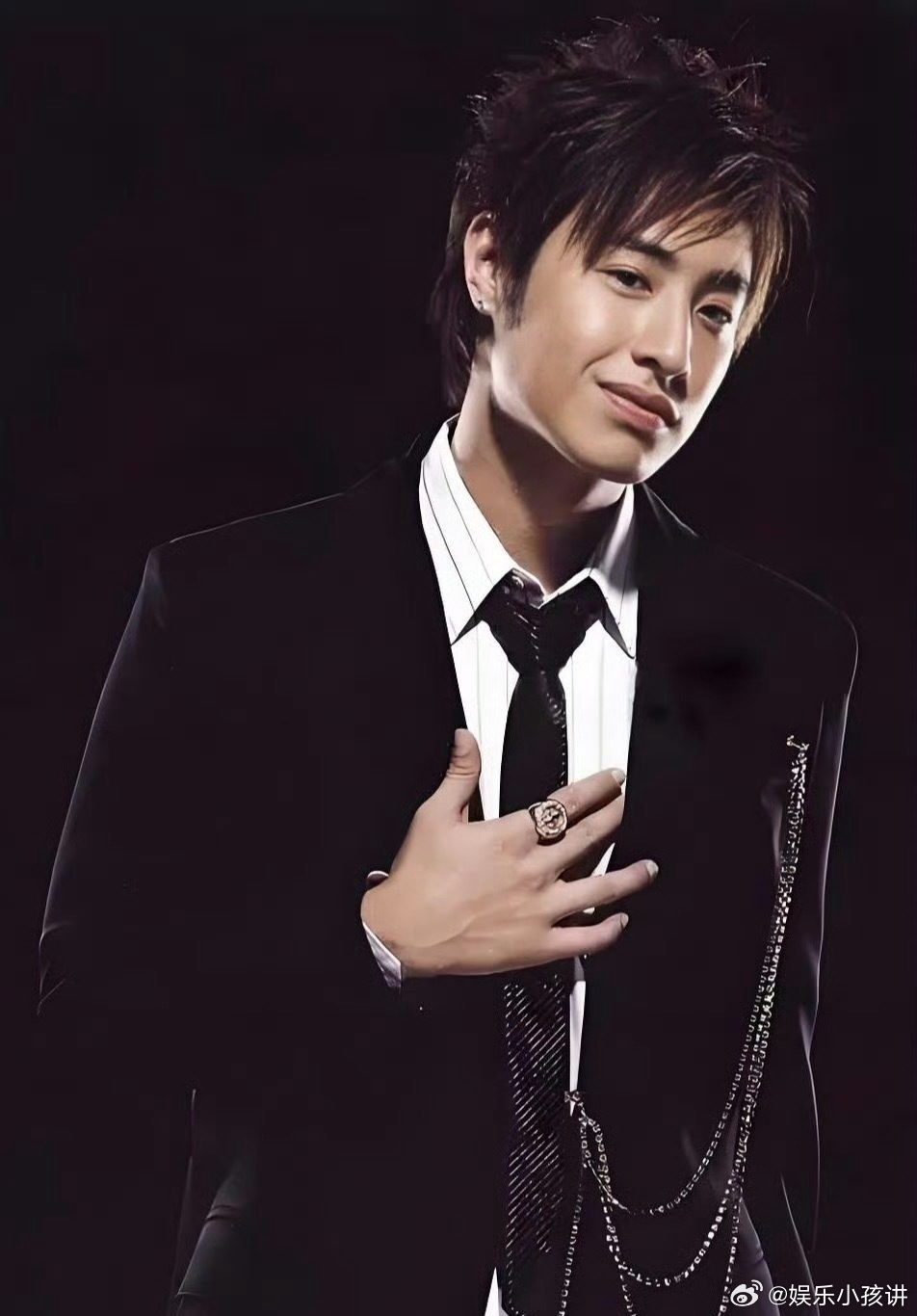 潘玮柏出道4分之1个世纪潘玮柏出道25年了 一代人的青春符号！潘玮柏出道25年，