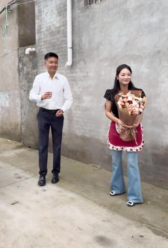 我一个朋友和相亲女孩第二次见面，提着大包小包去了女孩家，对未来的生活既忐忑又憧憬