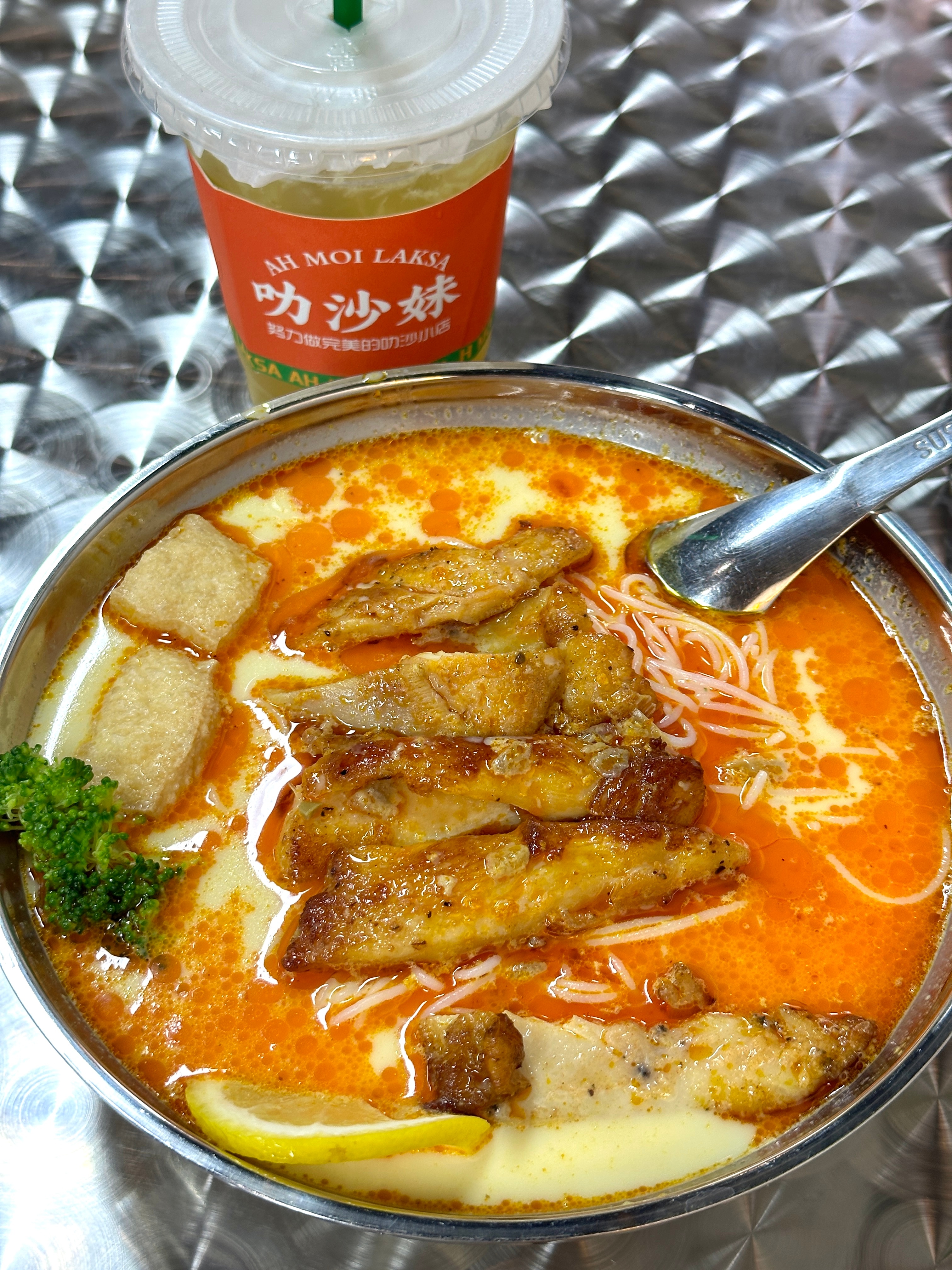 舒爽的五十铃米面包忘记拍了（好吃😋）下午下完雨放晴现在又开始打雷了⚡️ ​​​