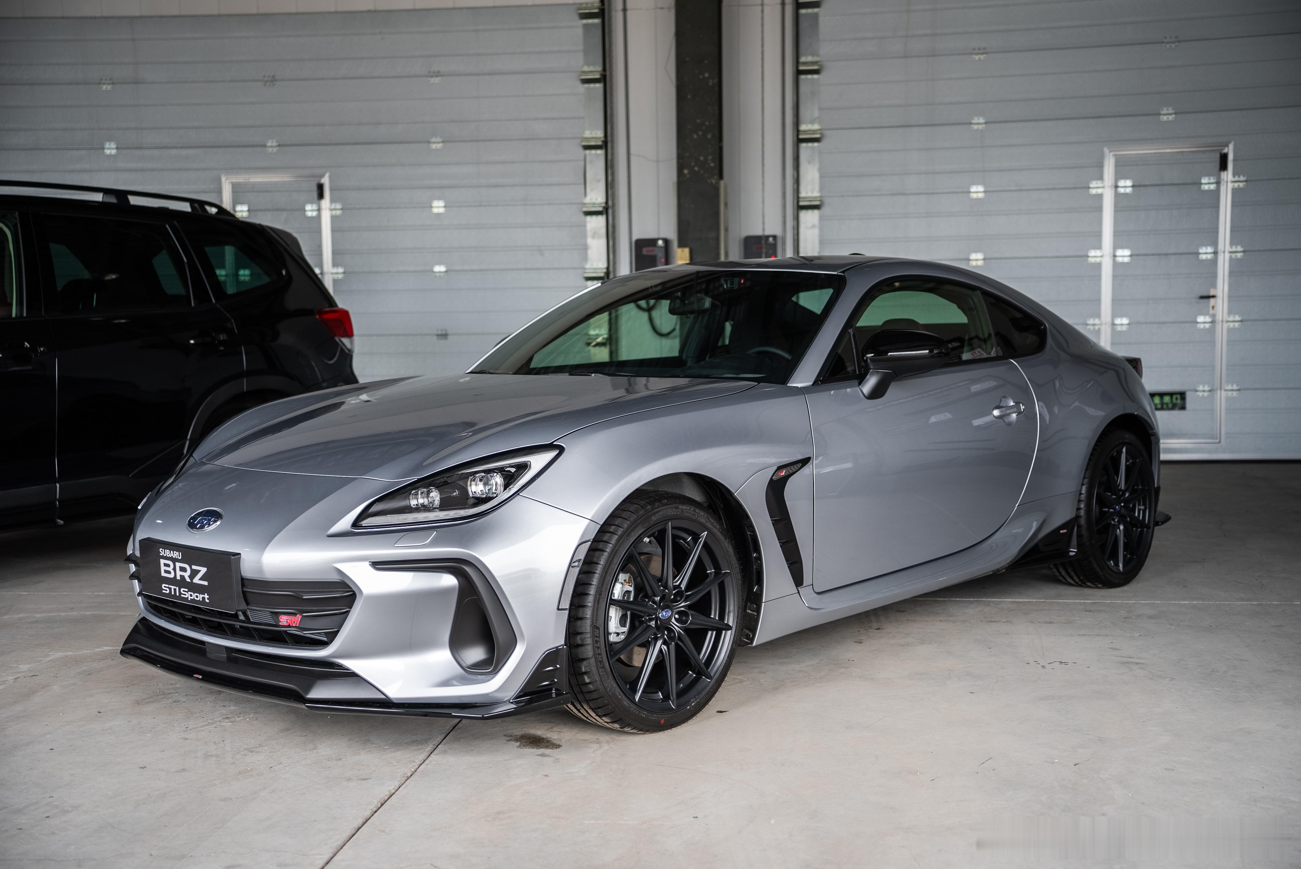 斯巴鲁BRZ STI Sport，手动挡29.98w，自动挡30.98w，国6B
