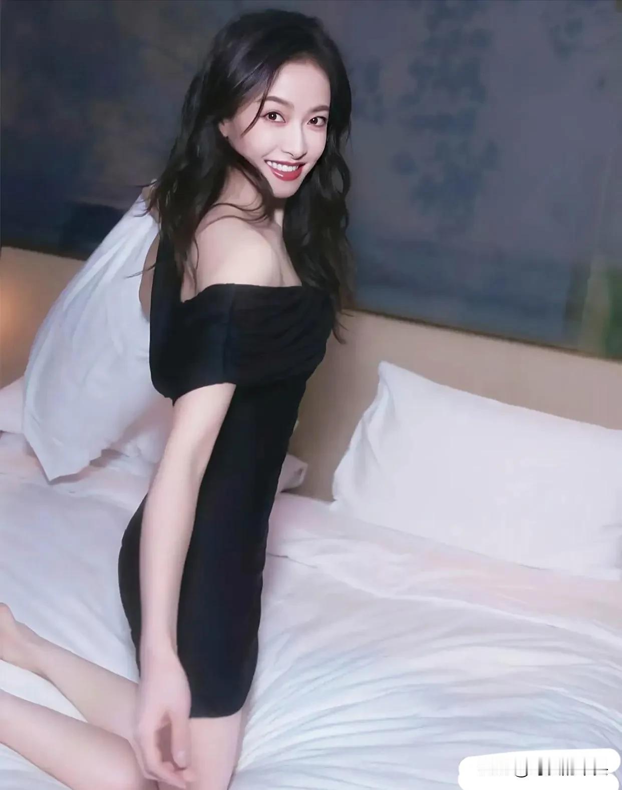 宋茜这身材和小脚丫子简直美的无敌。