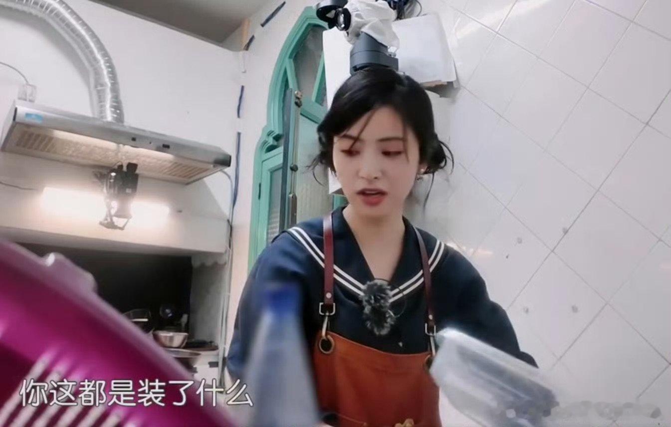 沈月吃瓜吃到自己头上中餐厅名场面中餐厅 沈月：我就说说碗难刷，没别的意思… 林大
