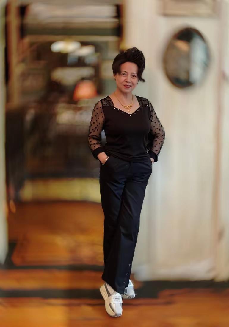 情感共鸣成熟女人风韵犹存