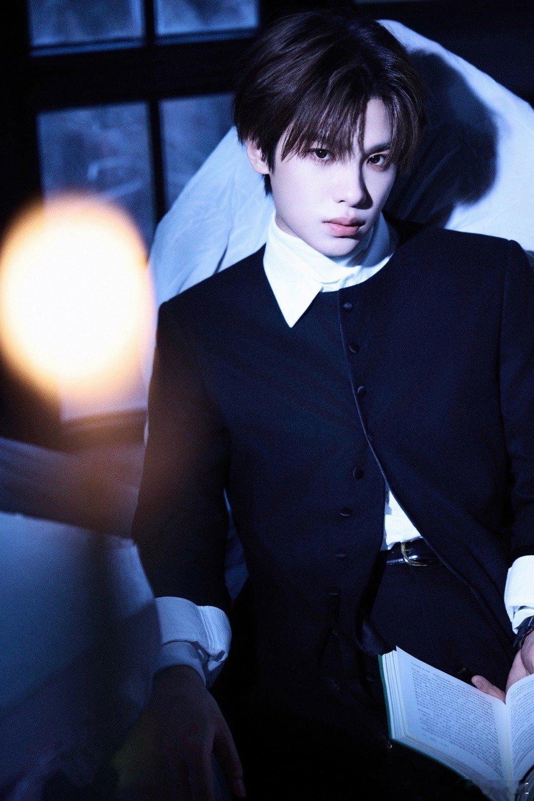 黄明昊年度突破剧集演员 黄明昊值得所有掌声！他用心塑造的沈明辉，打动了无数观众。