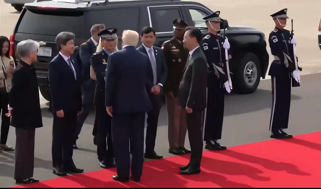 特朗普结束访问，乘机离开韩国釜山