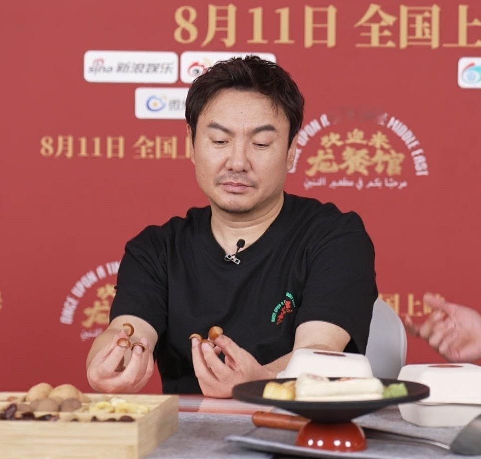 沈腾栗子美甲沈腾直播给自己美甲安排上了军艺校草时尚眼光🈶电影欢迎来到龙餐馆试营