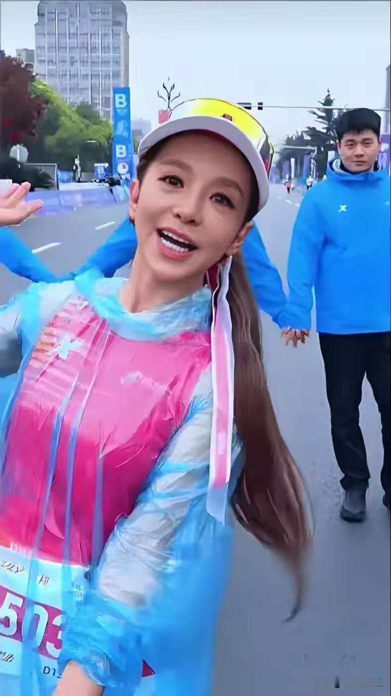主持人 朱迅