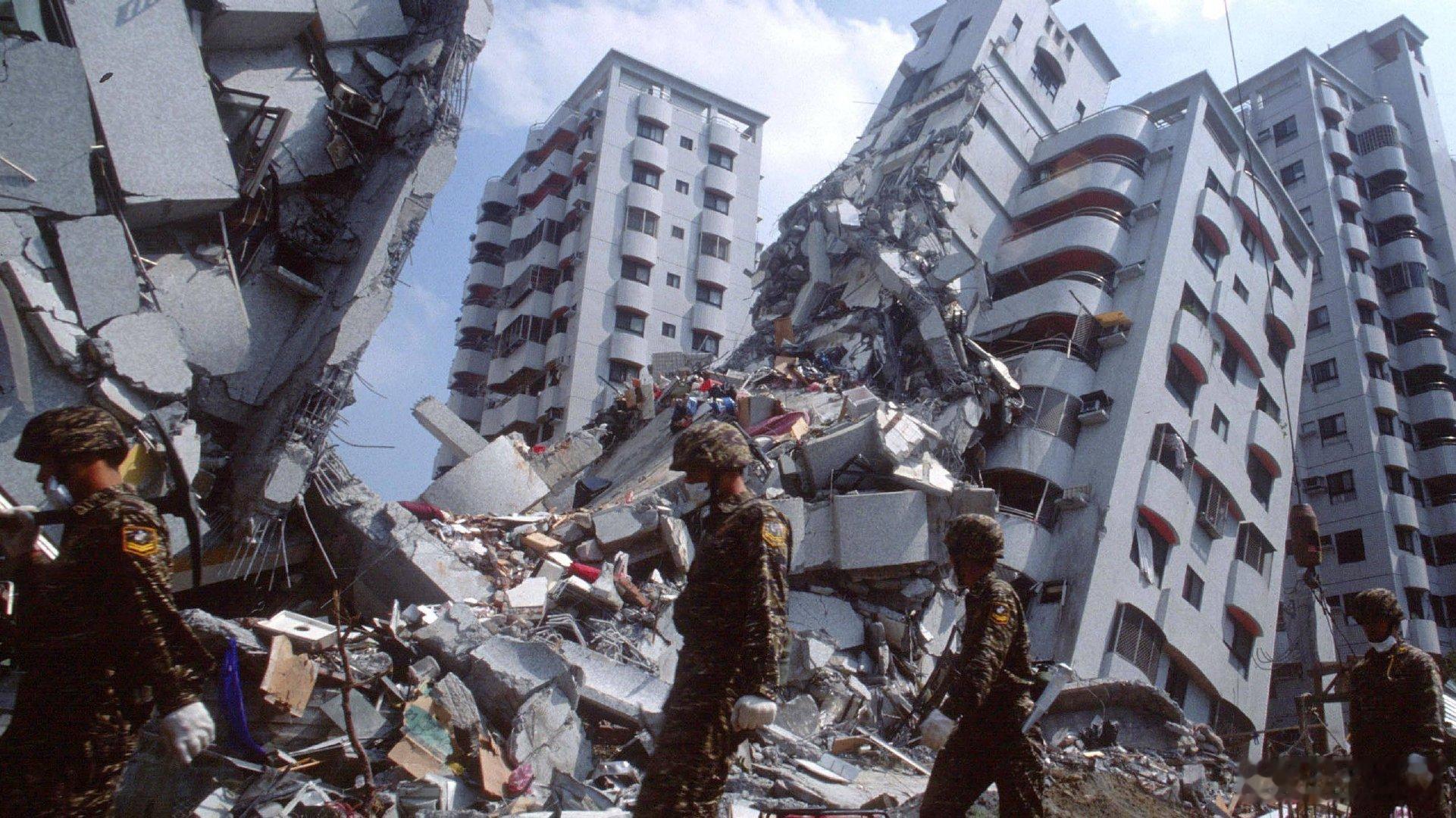 超级地震或致日本国家崩塌 日本气象厅评估显示，全长约700公里的南海海槽在未来5