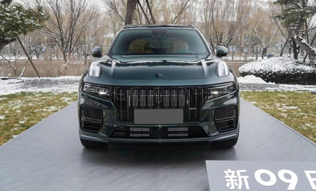 新款的领克09 EM-P 2024年1月份将至。新款在外形上有所调整，采用更简约