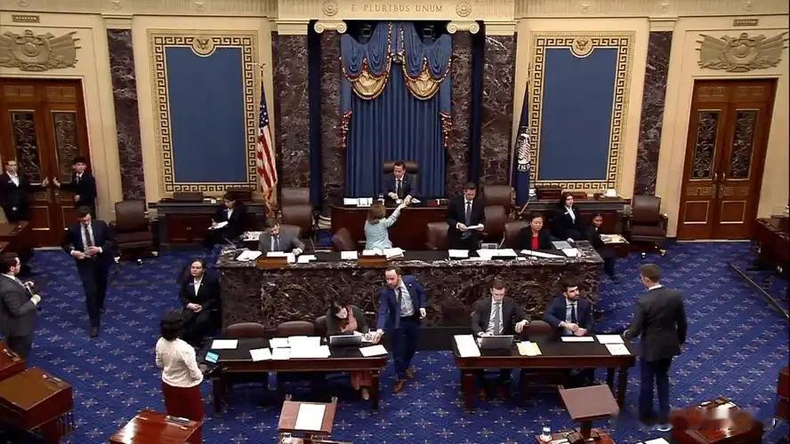 特朗普关税退潮！美国参议院一票之差终结全球征税7500亿关税要退
 
老铁们，今