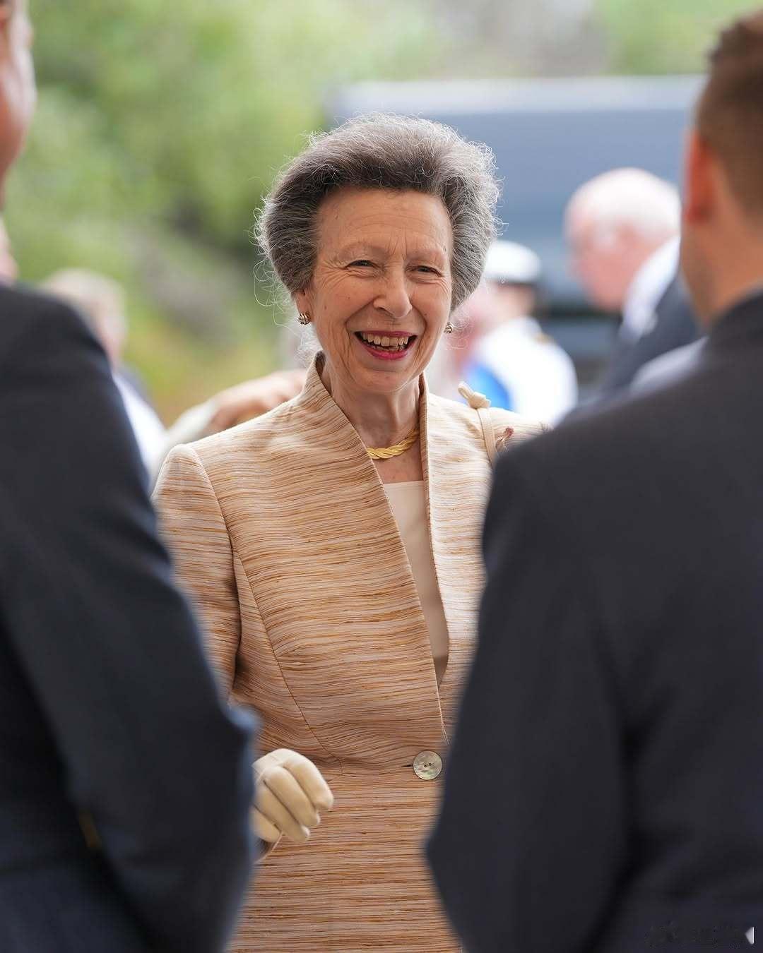 英国王室🇬🇧安妮公主夫妇出席纪念克里特岛战役85周年活动。 世界各国王室公主
