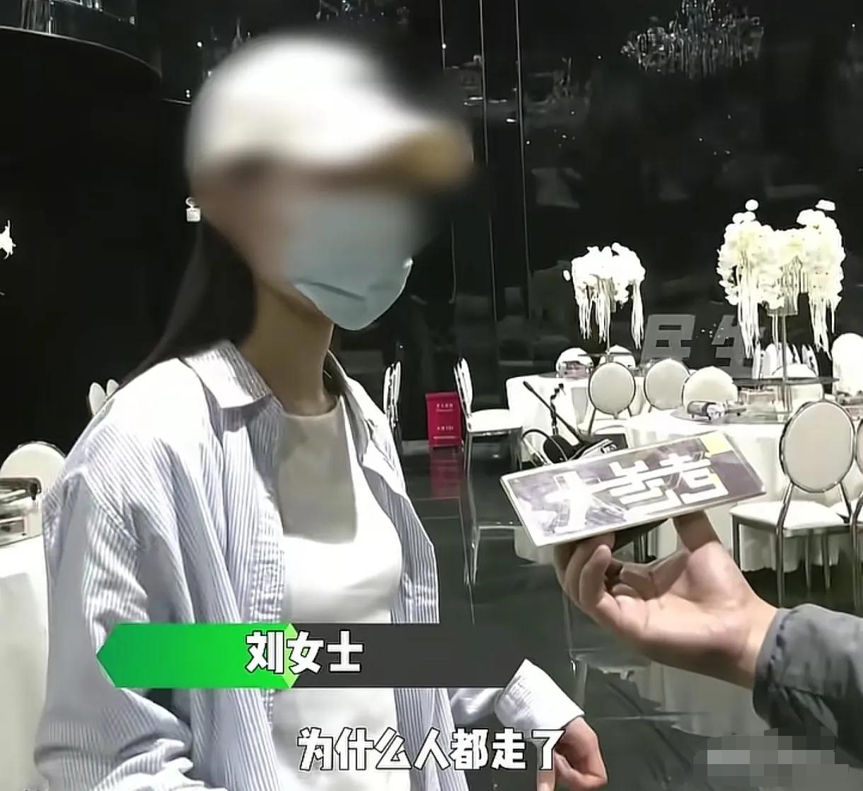 太尴尬了！河南信阳，女子换好衣服下来敬酒，却发现自己的客人都走了，自己花4万多举