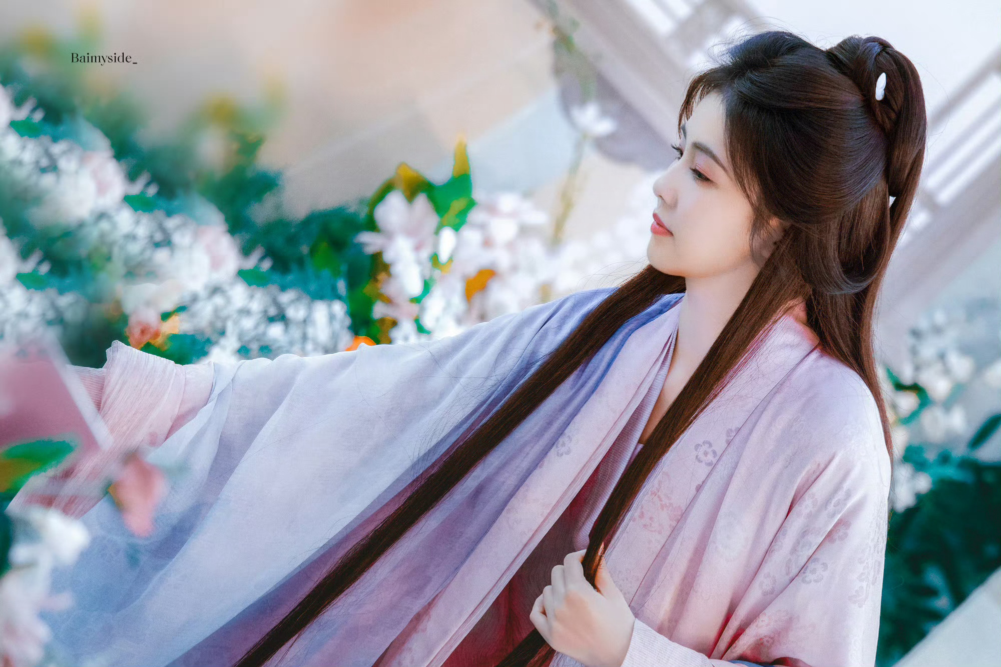 白鹿  “敬你恣意蔓生的野心敬你永无止尽的青春”白鹿莫离白鹿叶璃