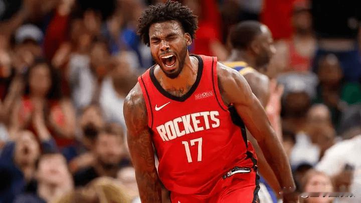 离谱炸锅！🔥NBA壮汉被家暴！火箭硬汉含泪起诉：被打脸、毁9.2万名牌、还遭死