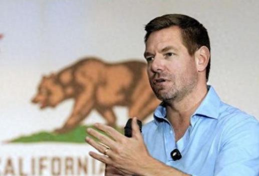 美国民主党资深议员埃里克·斯沃韦尔，4天内从加州州长热门候选人，沦为主动辞职的落