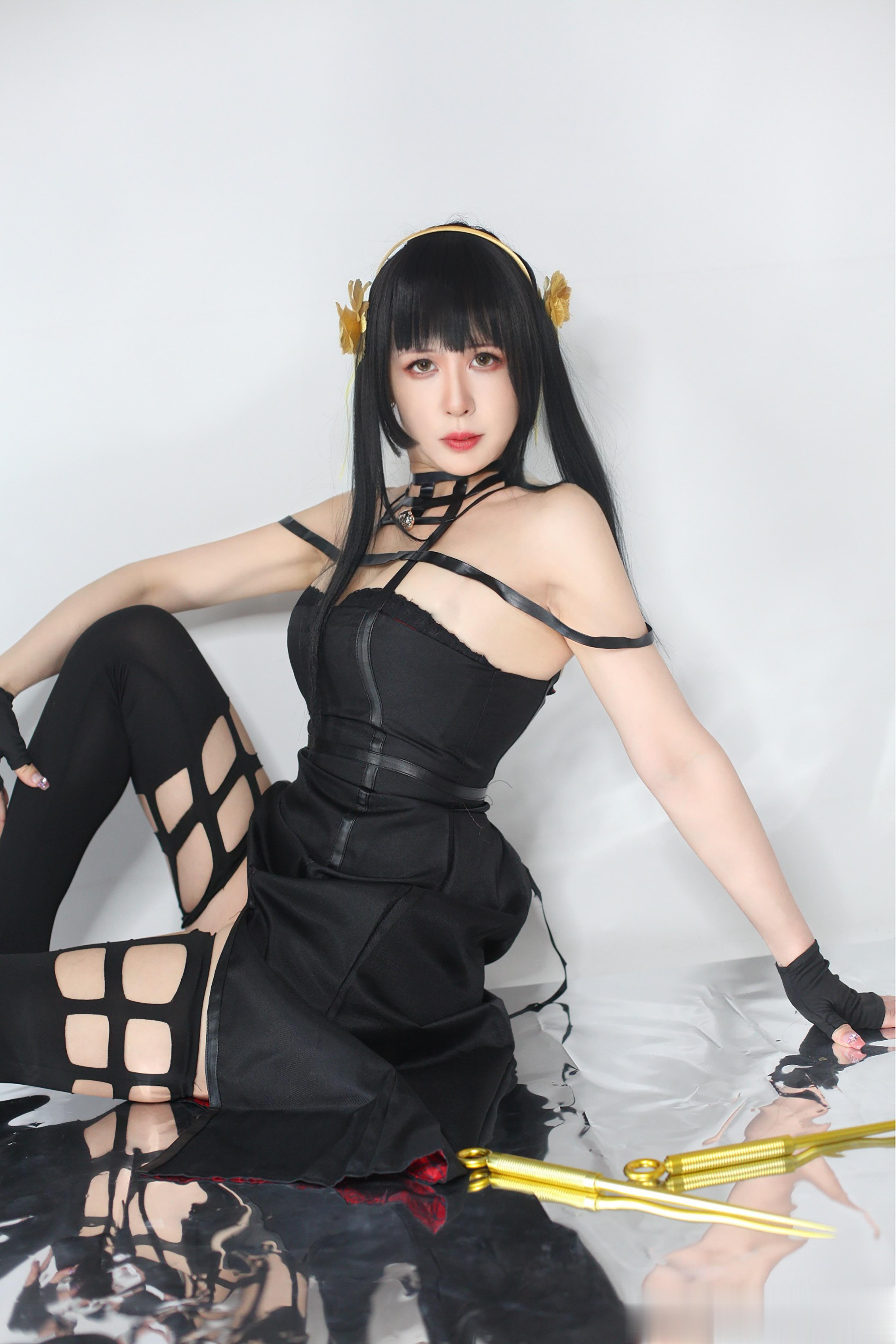 做不完的公主梦  打不败的女王心 #宅男女神##约尔##间谍过家家约尔cos##