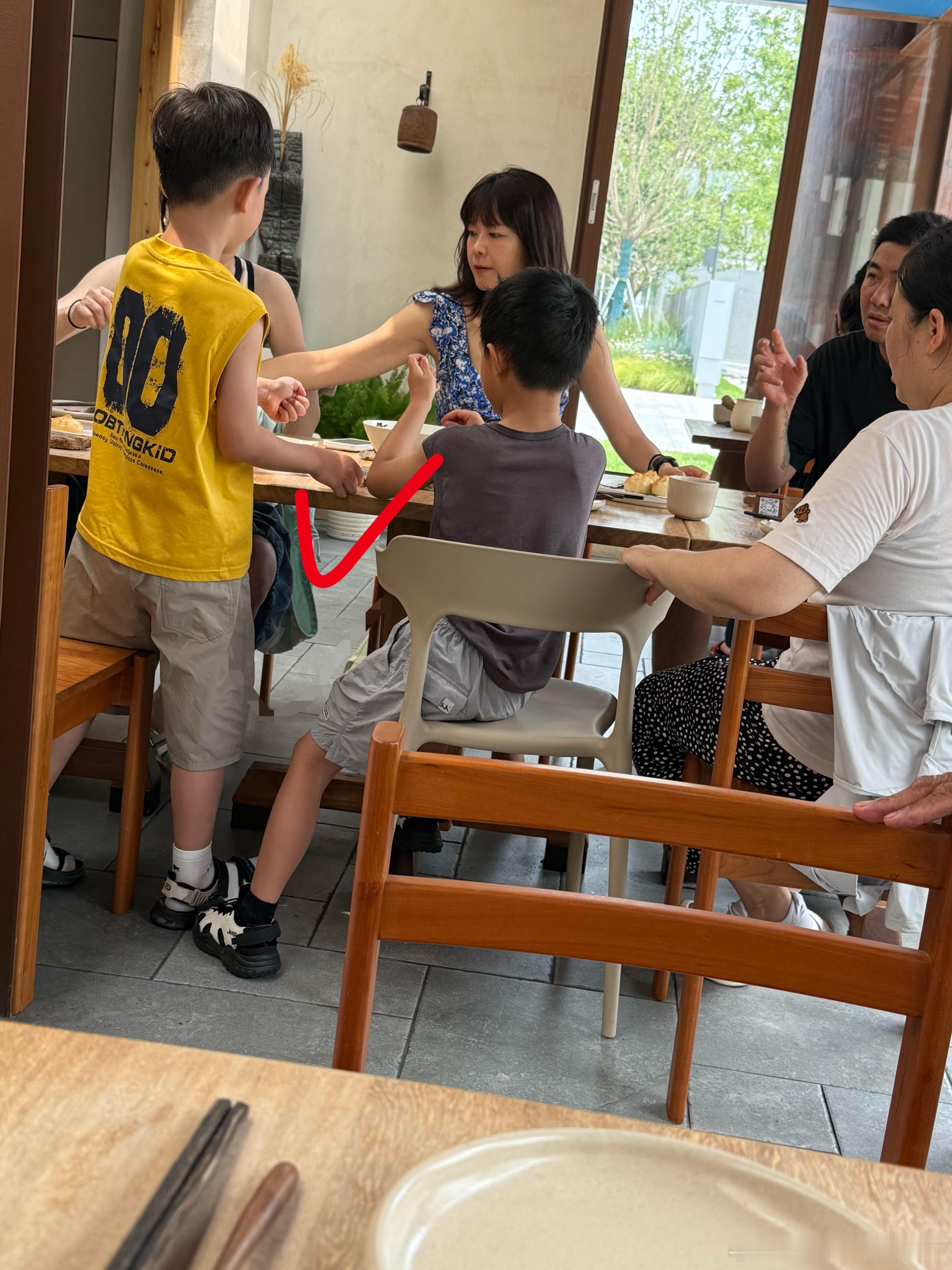 阿那亚李艾和大船一家小聚，爸爸当家之所以每季都这么成功就是因为所有共创人员都是真