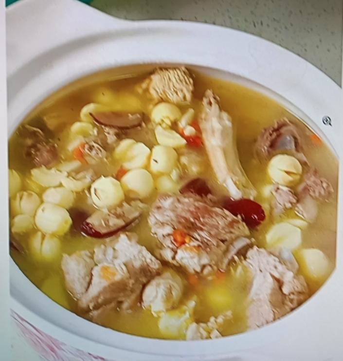 立冬后，莲子可是个好东西，简直是“微型睡眠舱”。2023年农科院报告显示，连续吃