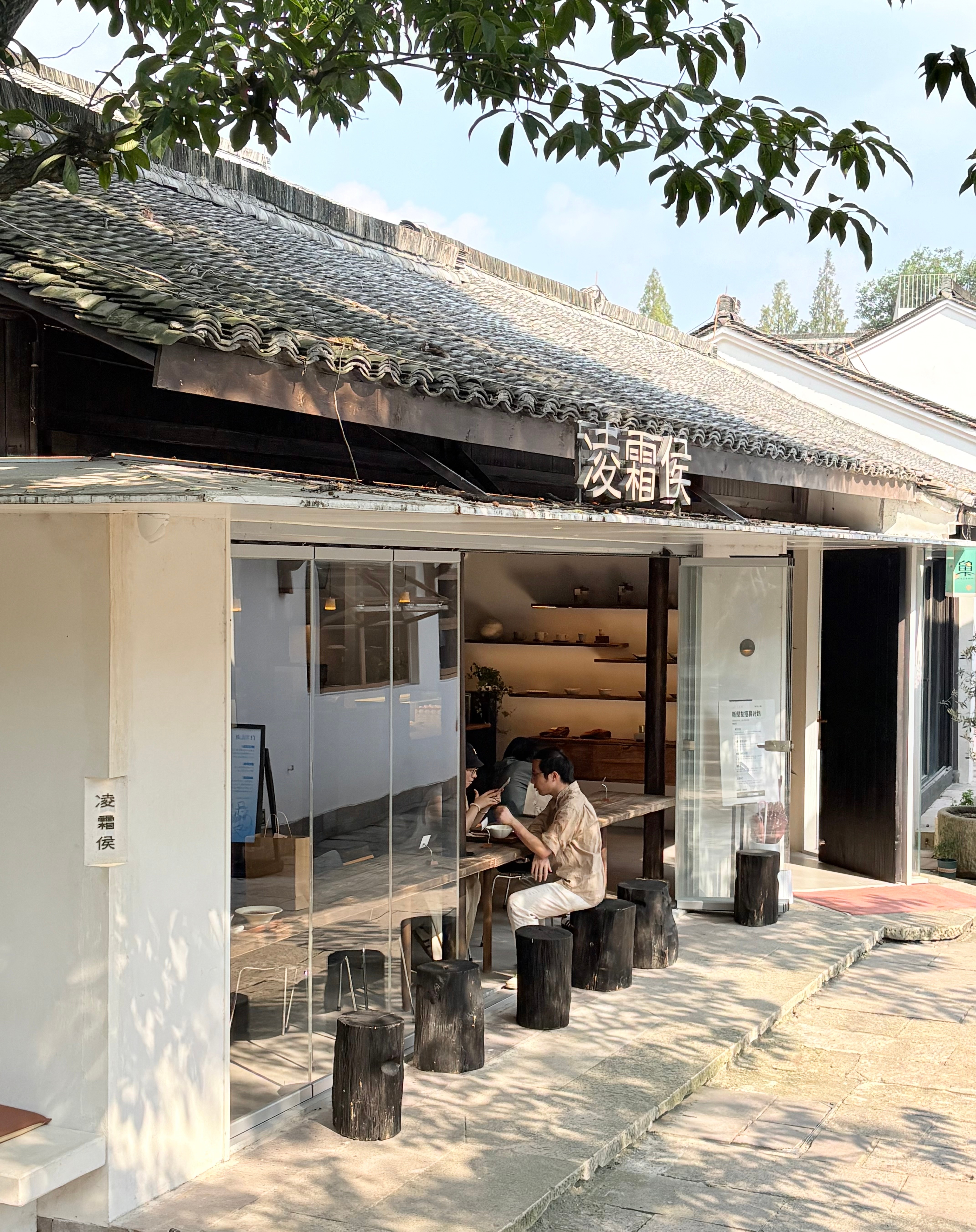 据投稿，留下历史街区的建筑商业小品。 ​​​