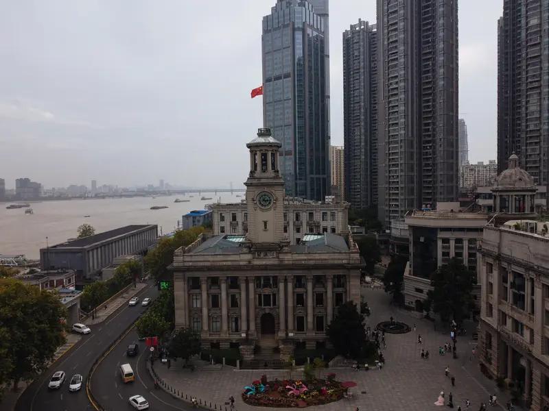 近日，武汉市江岸区人民法院立案庭法官舒婷分享的案例很有看头。
先说“一揽子”调解