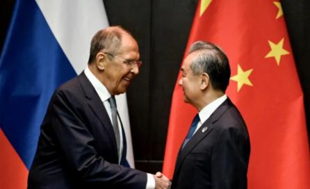 俄罗斯也不希望中国超过美国吗？其实跟美国比起来，俄罗斯更怕中国崛起，因为他们担心